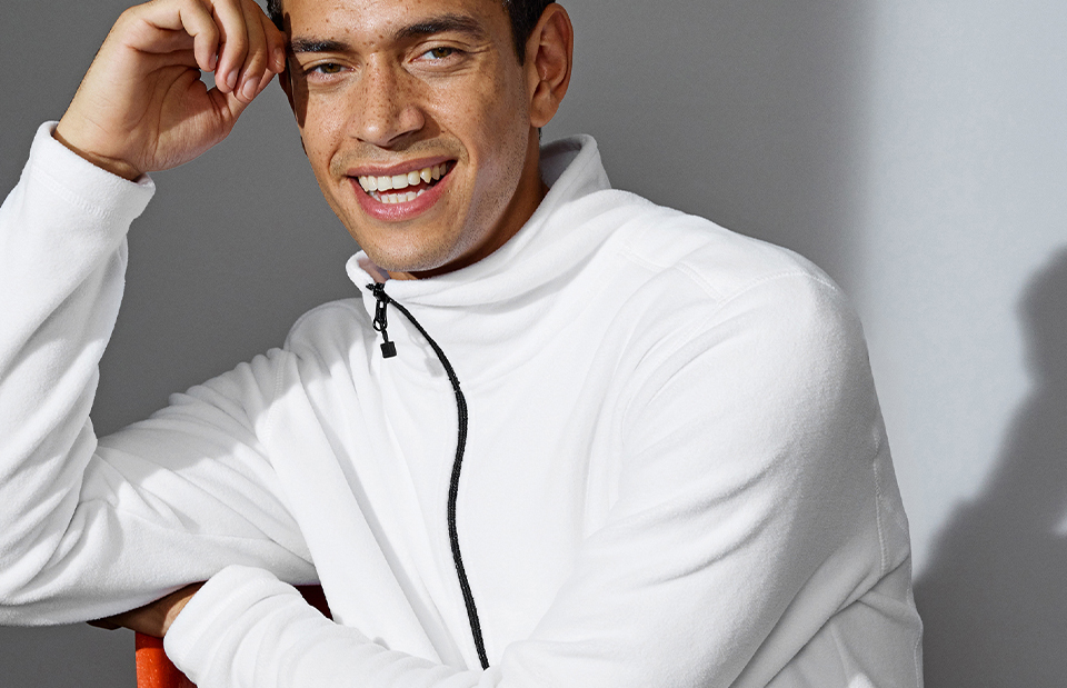 sviiter kardigan meestele with logo