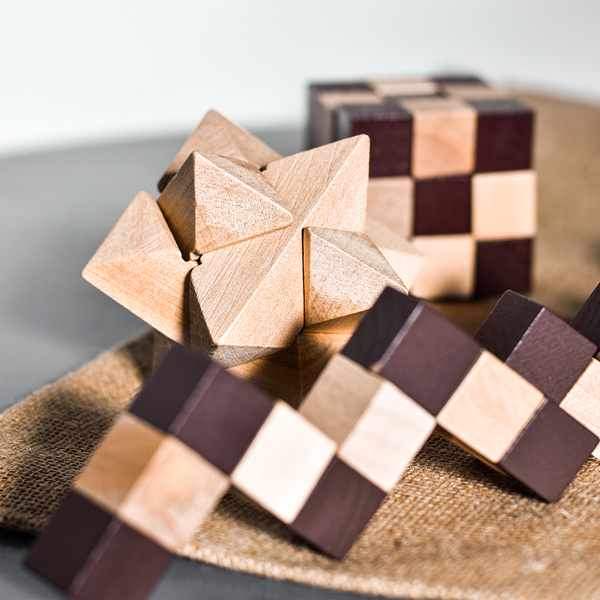 nuputamismäng puzzle star with logo