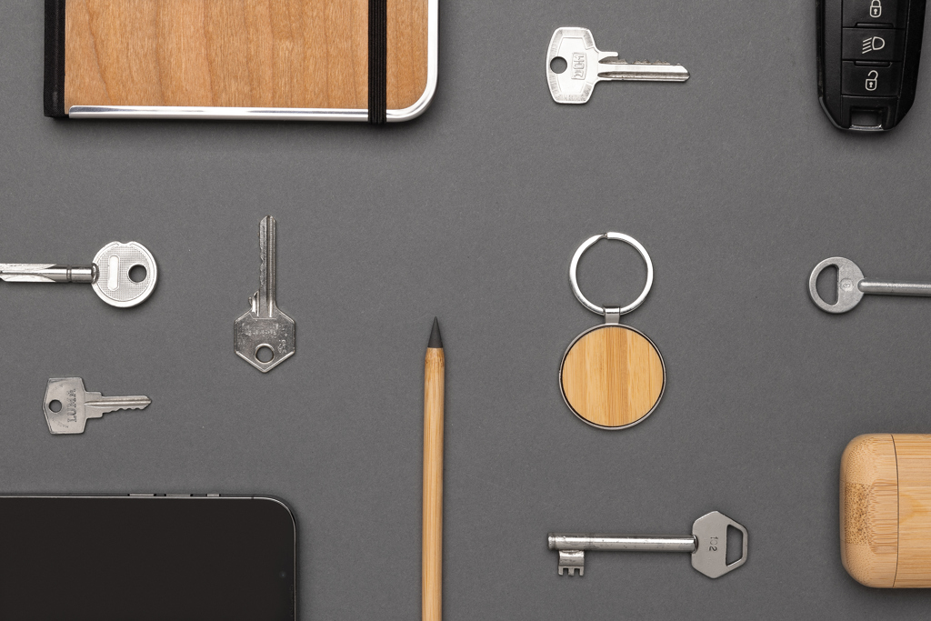 võtmehoidja ring taaskasutatud metall with logo