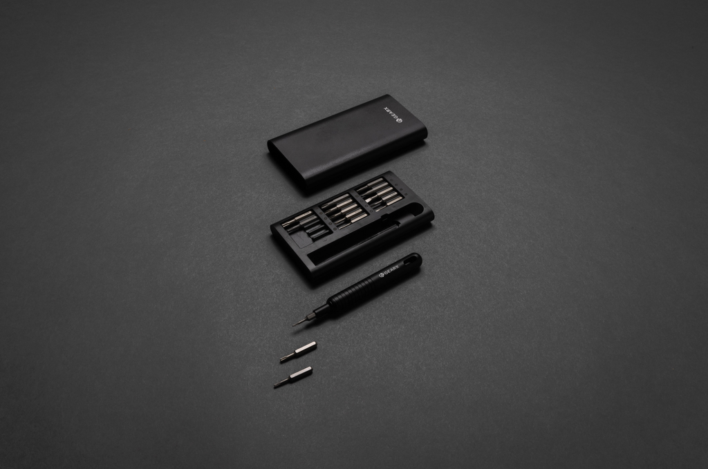 kruvikeerajate komplekt 31-in-1 with logo