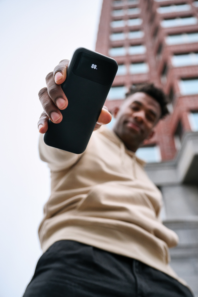 akupank 10000 mah turbopack 15 w with logo