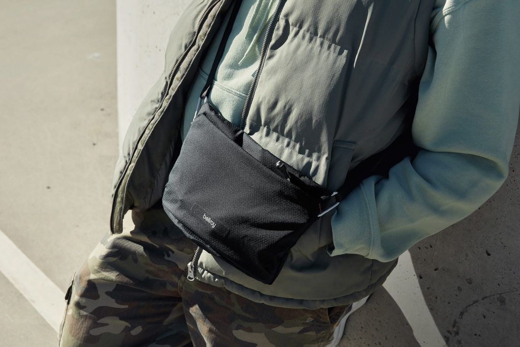 vöökott bellroy lite with logo