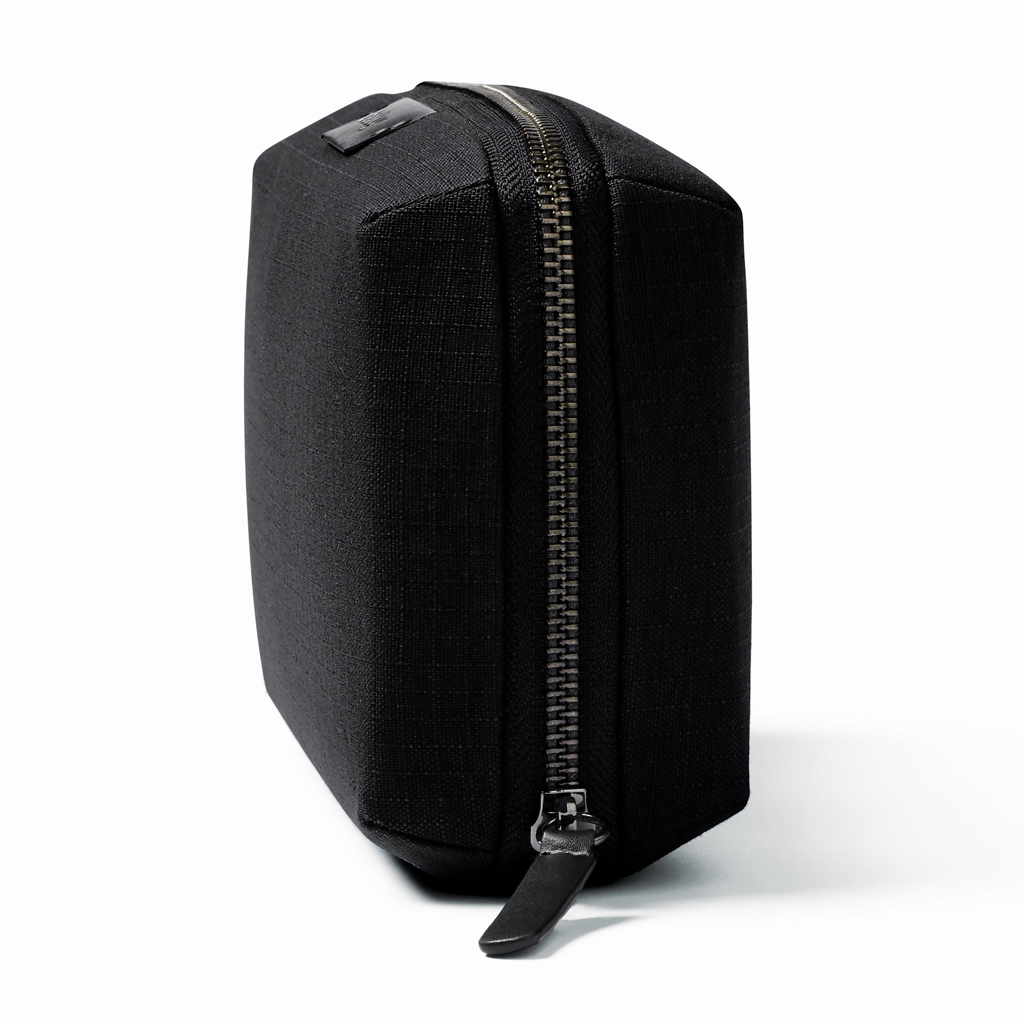 elektroonikakott bellroy tech with logo