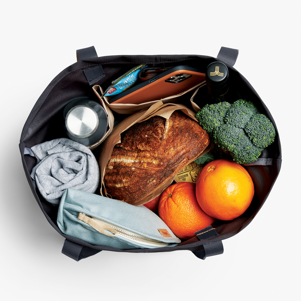 poekott bellroy market with logo