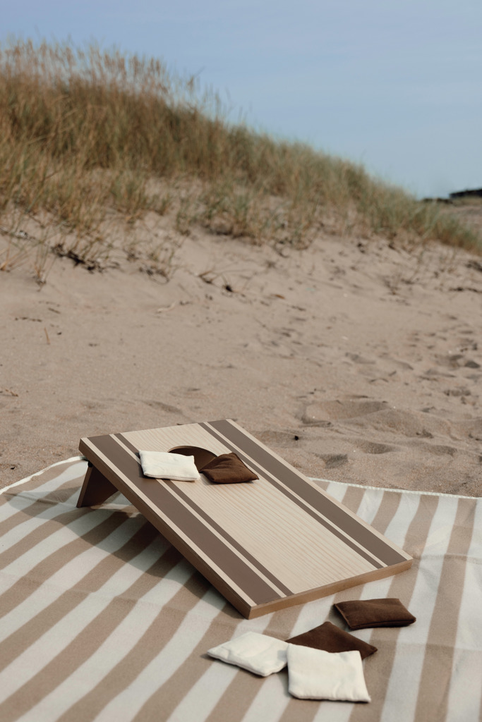 murumäng vinga cornhole game with logo